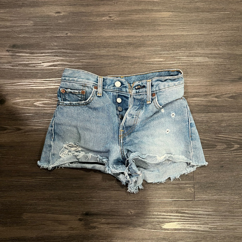 Levi’s original 501 shorts size 24